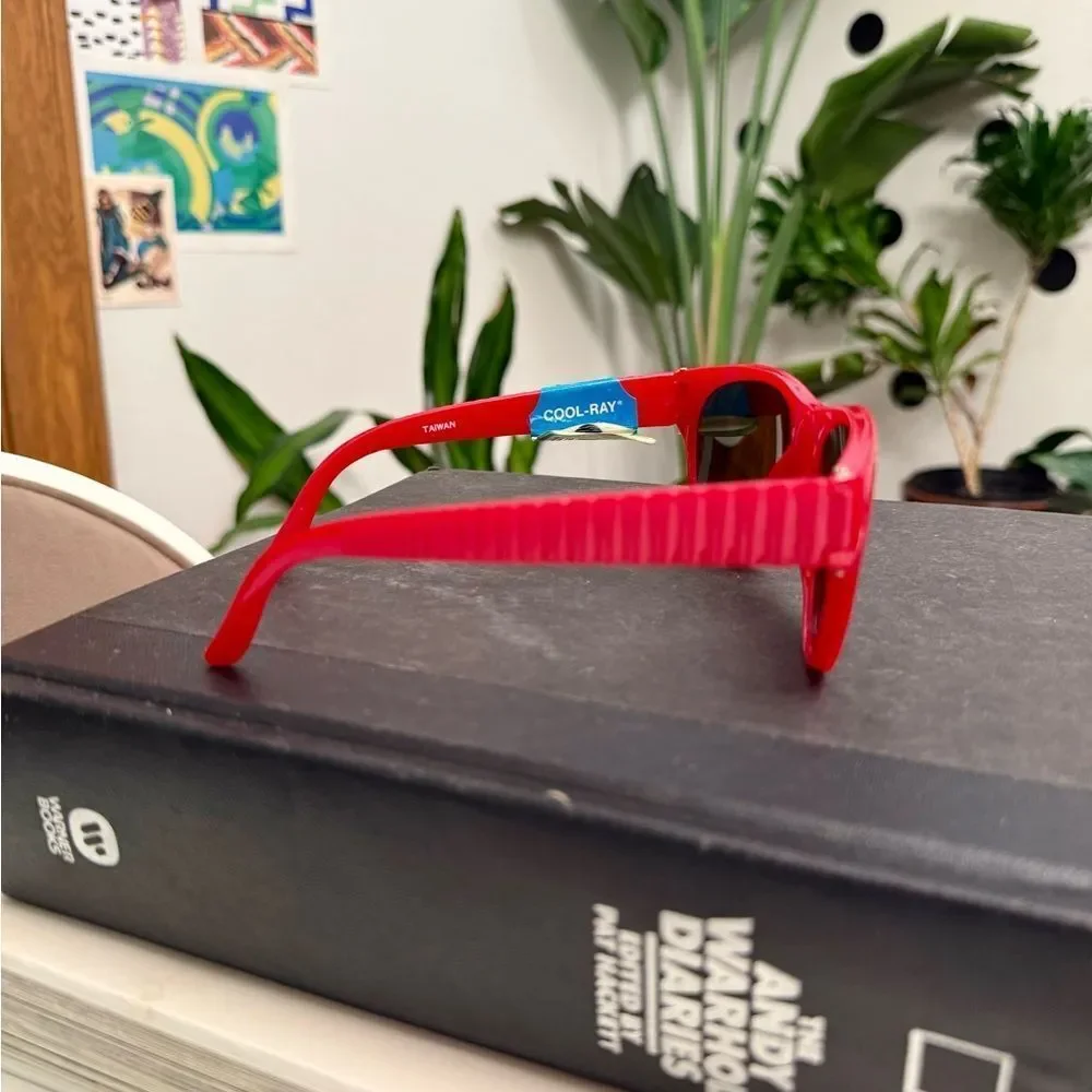 Unique True Vintage 1980s 3D Geometric Ribbed Texture Red Unisex Sunglasses